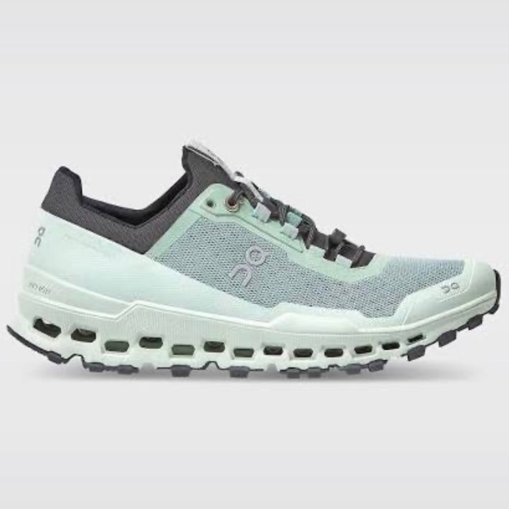 On Cloud Ultra running shoe/hiking sneaker women’s